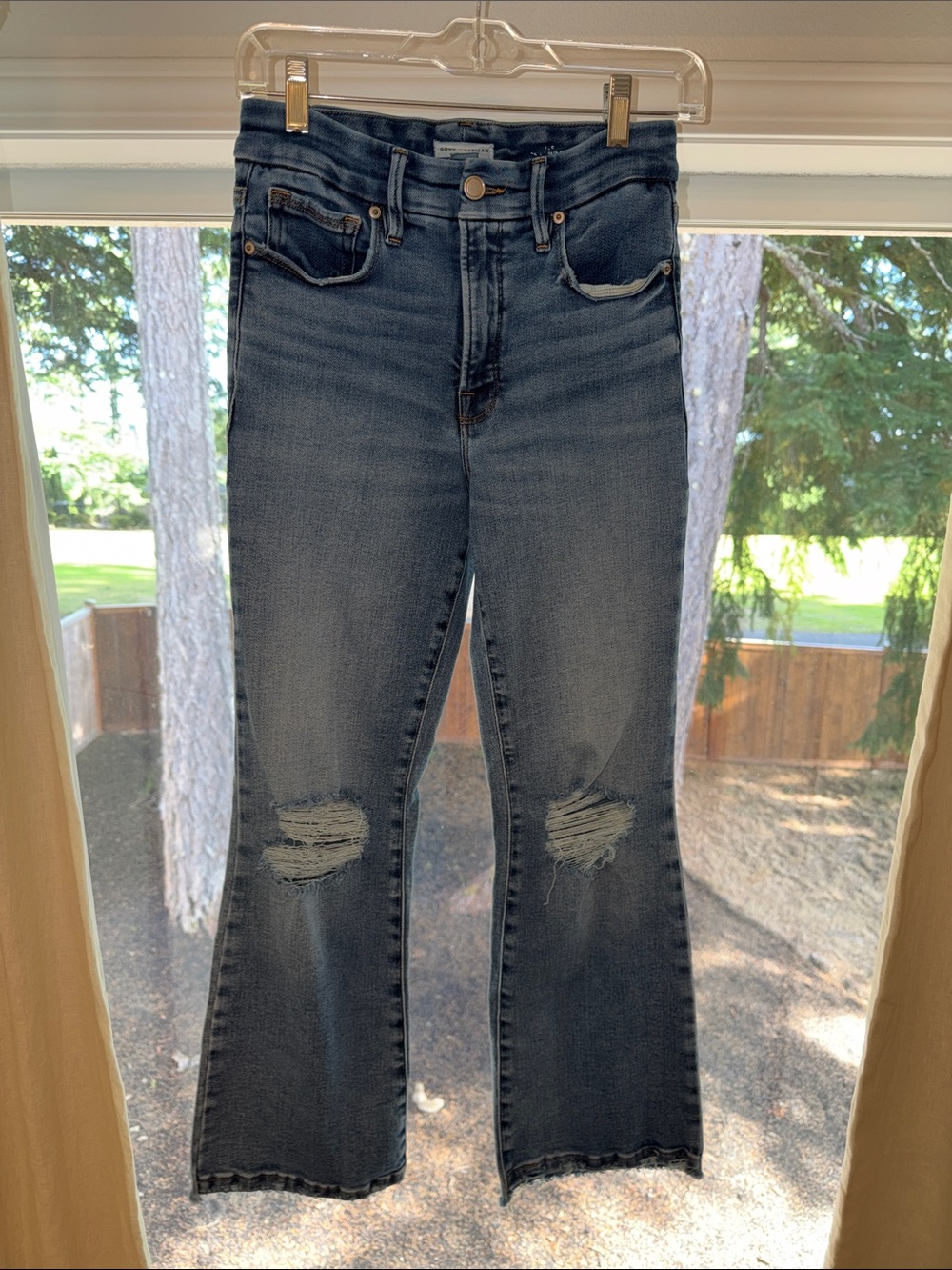 GOOD AMERICAN | Women’s High-Rise Distressed Flare Jeans in Size 4 / 27